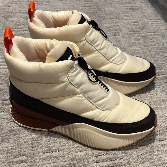 Sorel Puffer Sneaker Boots Out and About Puffy Waterproof Insulated size 7.5 - Picture 3 of 8